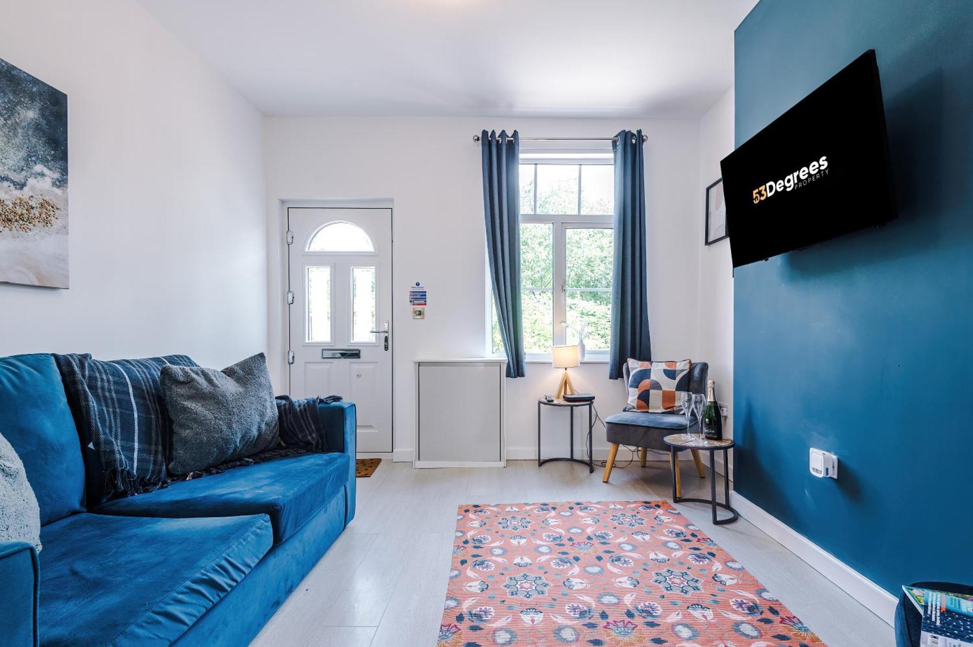 Spacious 3-Bed Home in Nantwich: Group-Friendly Getaway Exterior photo