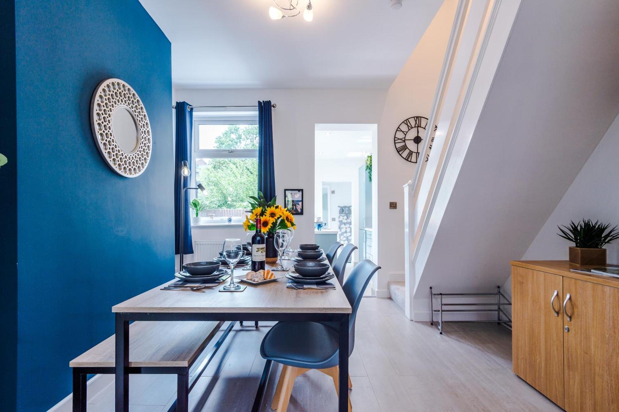 Spacious 3-Bed Home in Nantwich: Group-Friendly Getaway Exterior photo