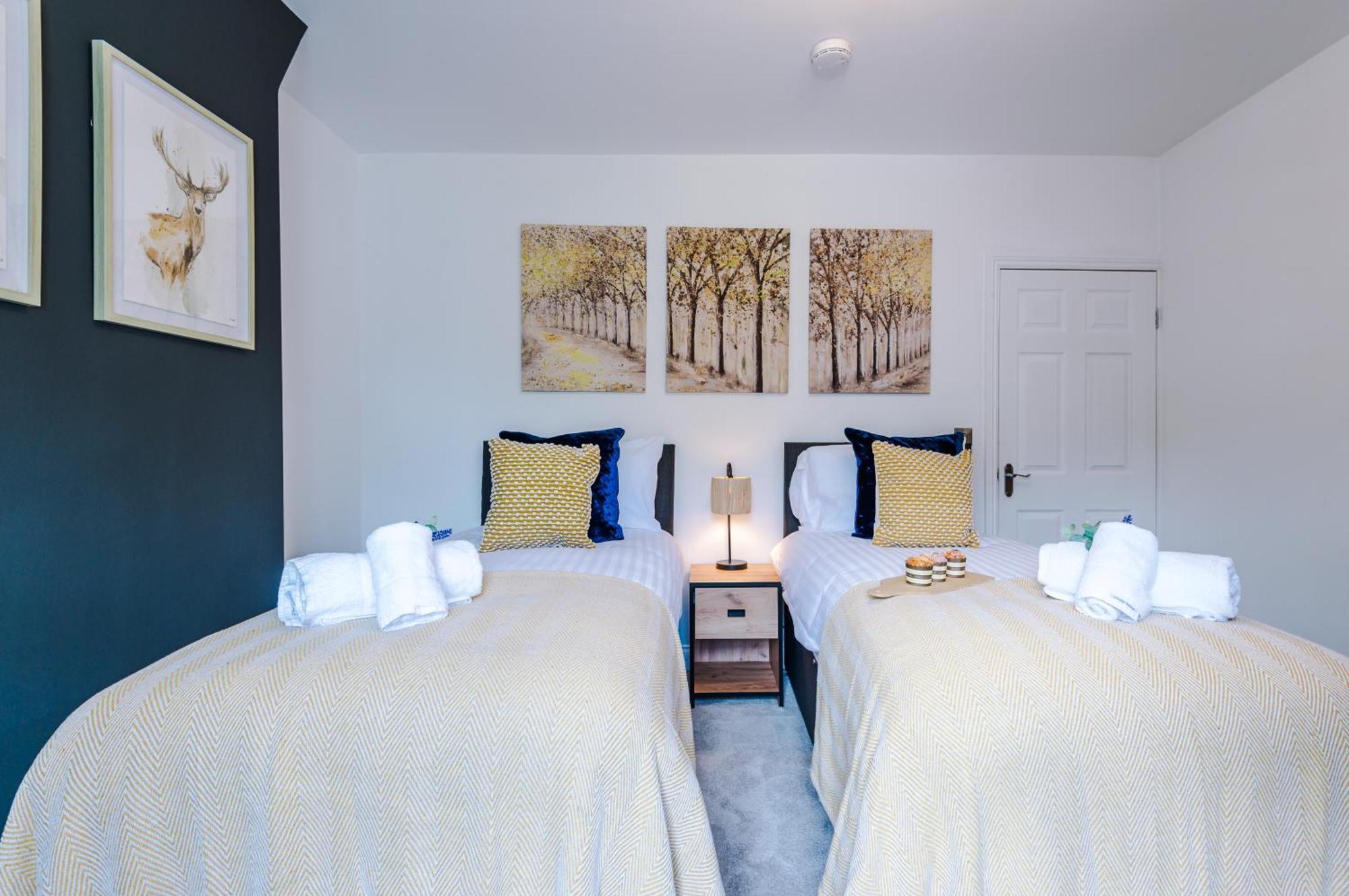 Spacious 3-Bed Home in Nantwich: Group-Friendly Getaway Exterior photo