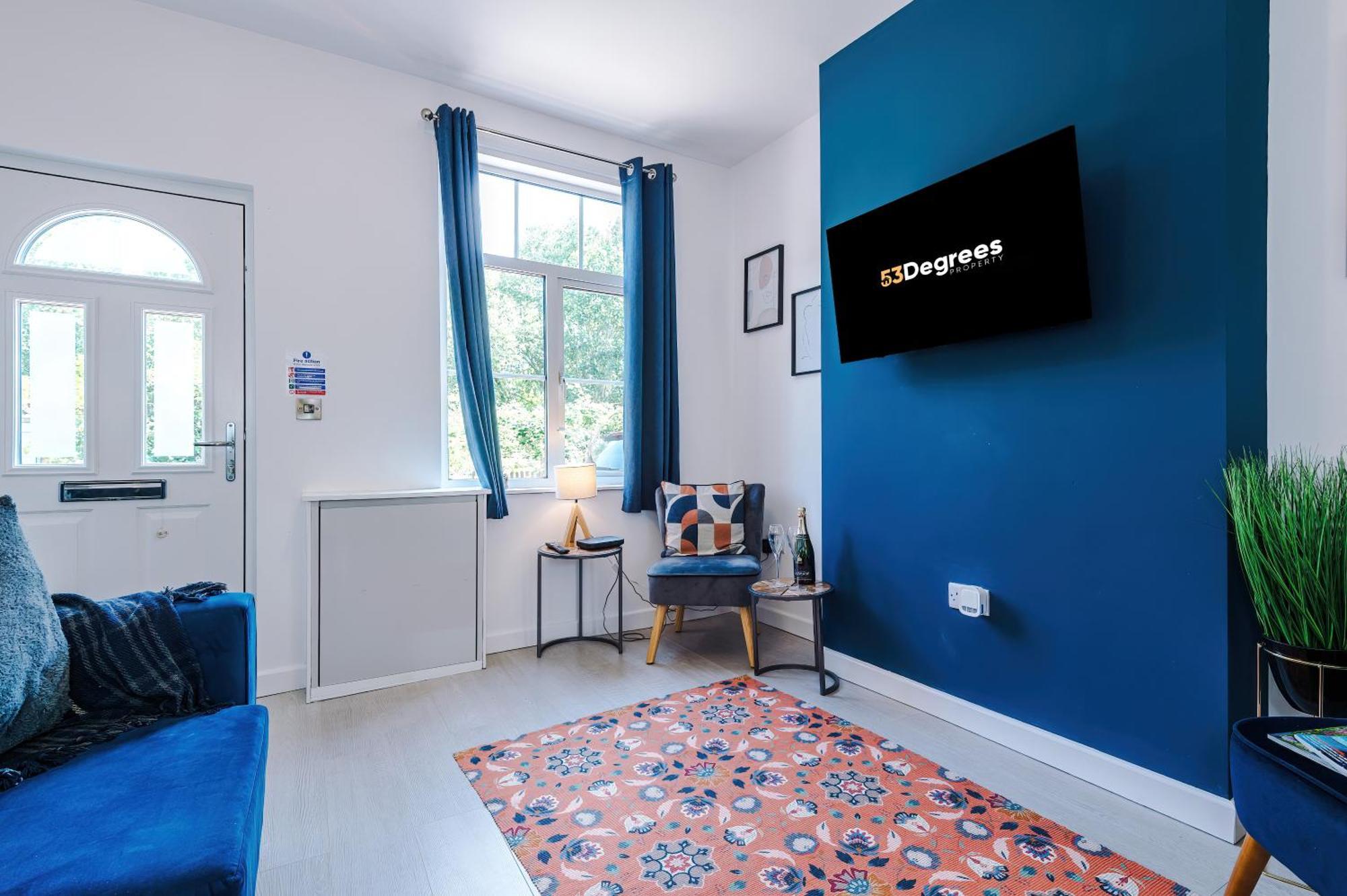 Spacious 3-Bed Home in Nantwich: Group-Friendly Getaway Exterior photo