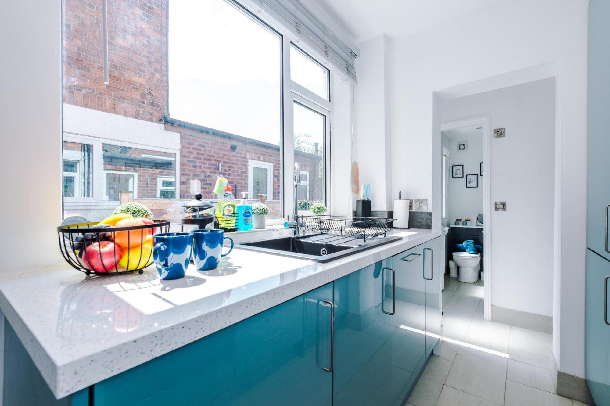 Spacious 3-Bed Home in Nantwich: Group-Friendly Getaway Exterior photo