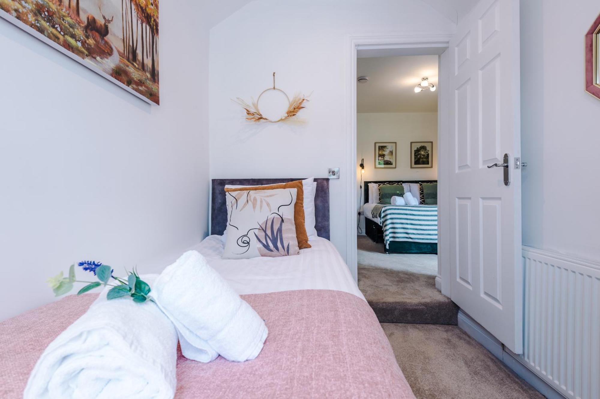 Spacious 3-Bed Home in Nantwich: Group-Friendly Getaway Exterior photo